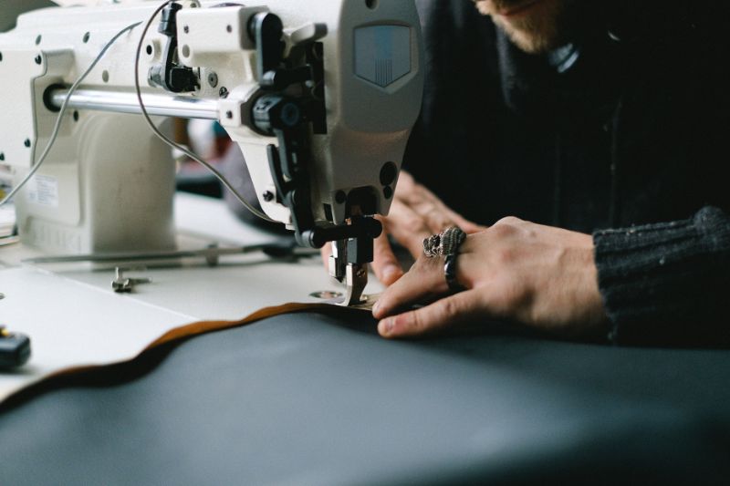 What Are the Advantages of Using a Sewing Machine?