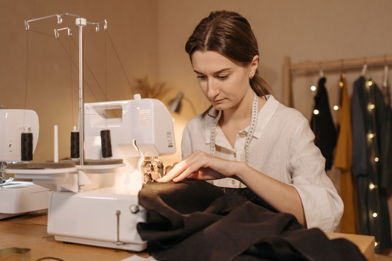 How to Use a Sewing Machine Safely?