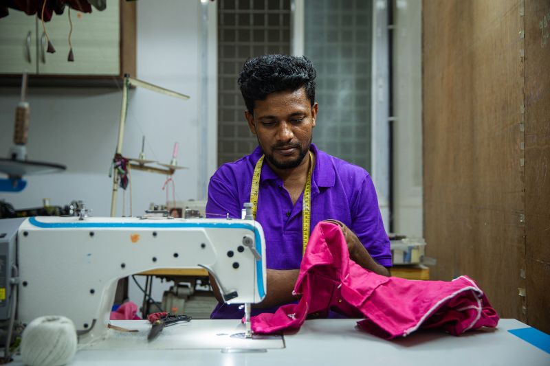 Do Tailors Use Sewing Machines?