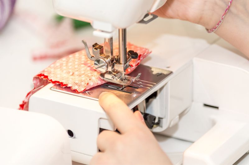 Is Sewing With a Machine Easy?